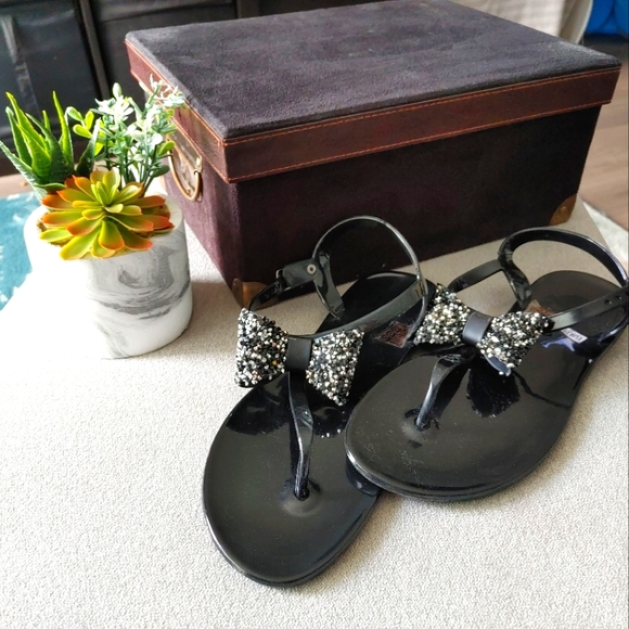 3 For $30/Gummy Flip Flop Sandals (black) - Picture 1 of 3